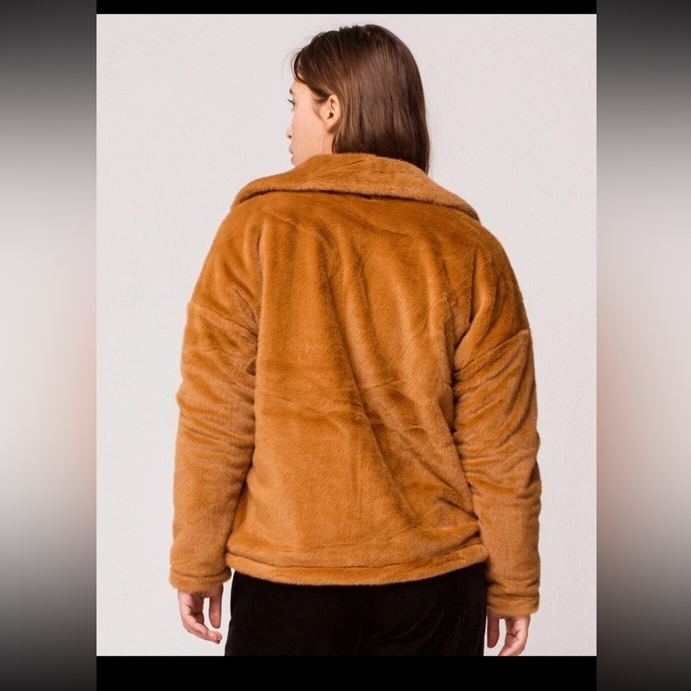 O'NEILL Merina Womens Faux Fur Jacket Peacoat Caramel Color Sz.L Oversized EUC - Picture 3 of 16